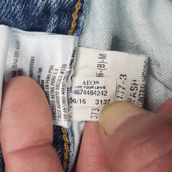 AEO American Eagle Distressed Holey Jeans Relaxed Straight Ripped Size 36 X 32 - Picture 6 of 15